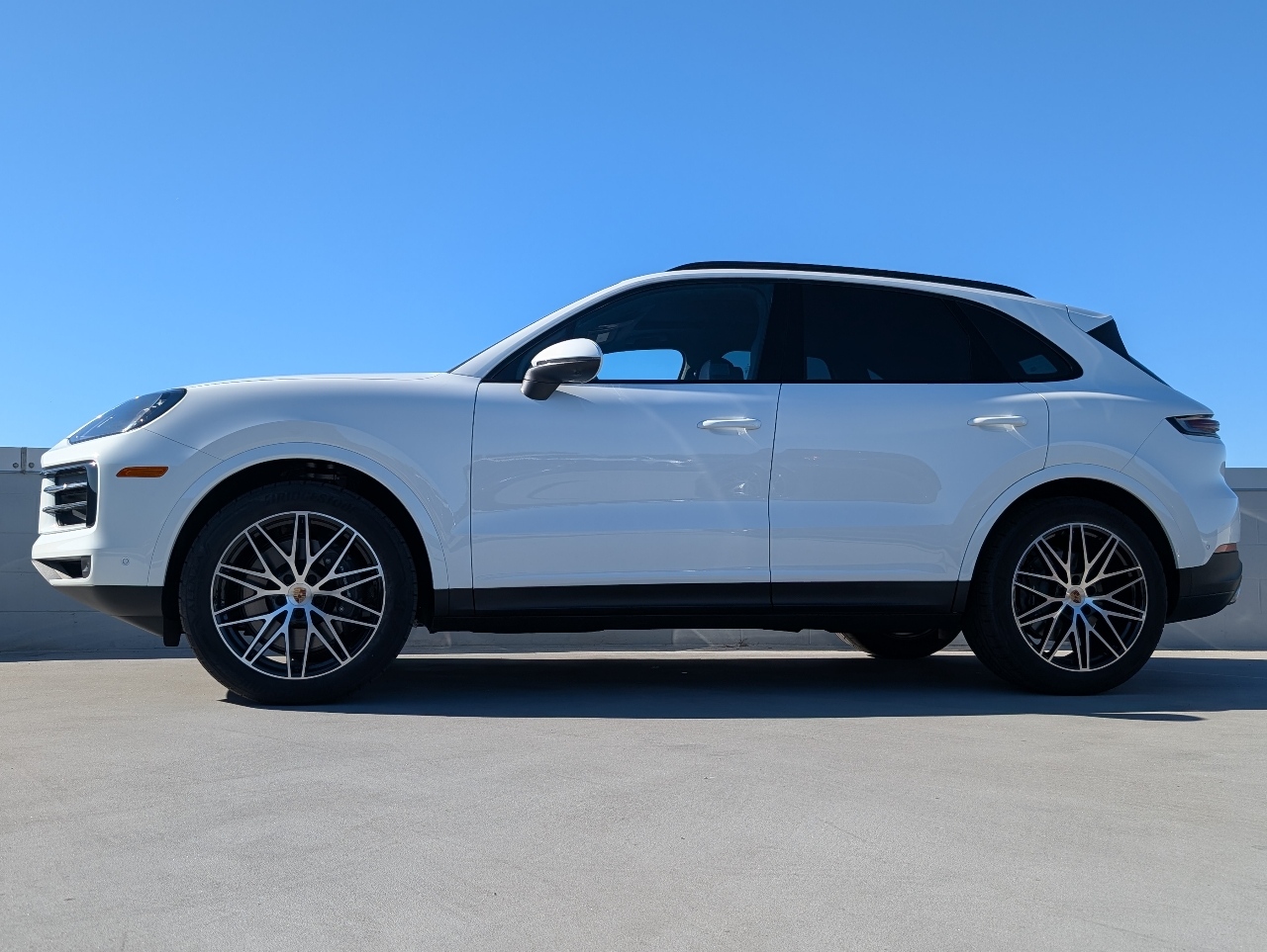 2026 Porsche Cayenne photo 2