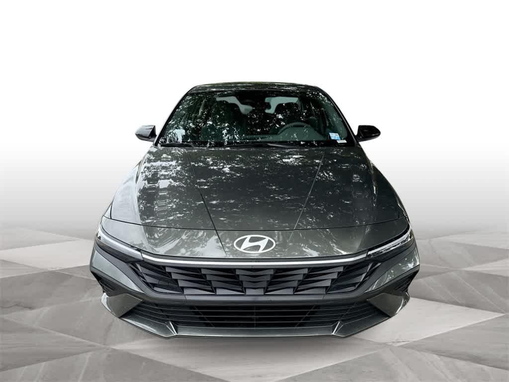 2025 Hyundai Elantra SEL Sport photo 3