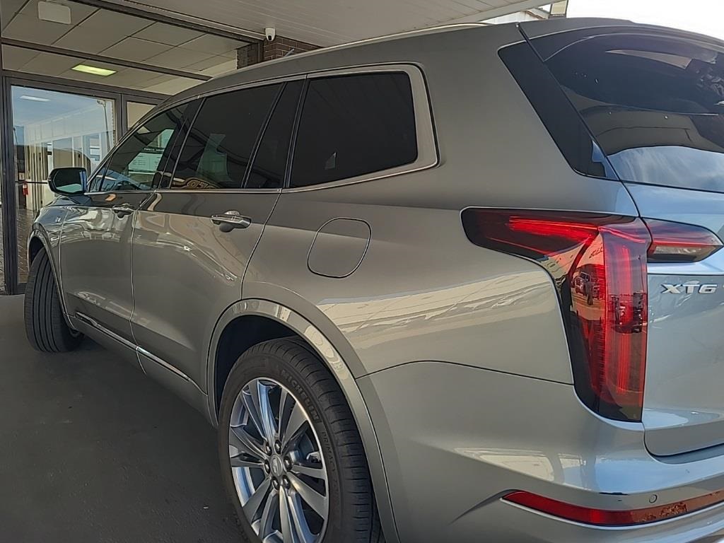 2025 Cadillac XT6 Premium Luxury photo 3