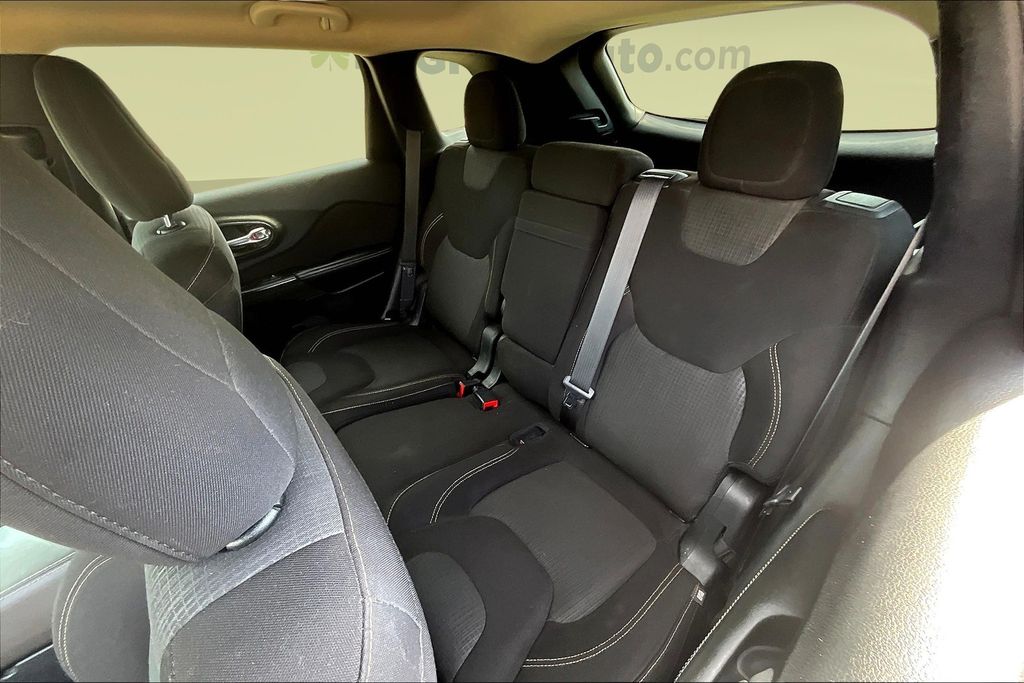 2016 Jeep Cherokee Latitude photo 19