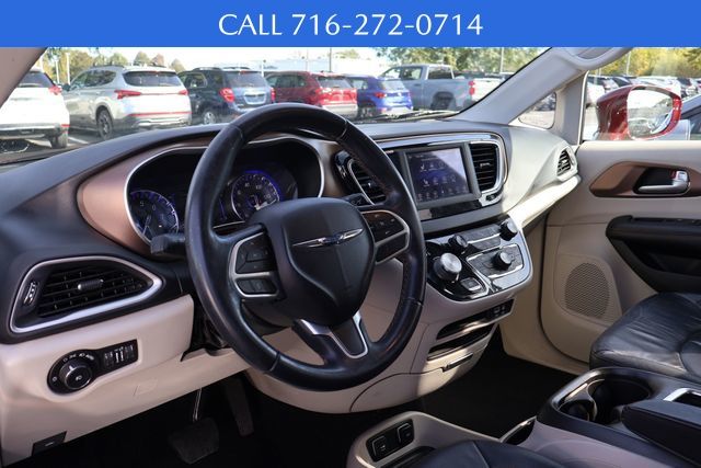 2018 Chrysler Pacifica Touring L photo 2