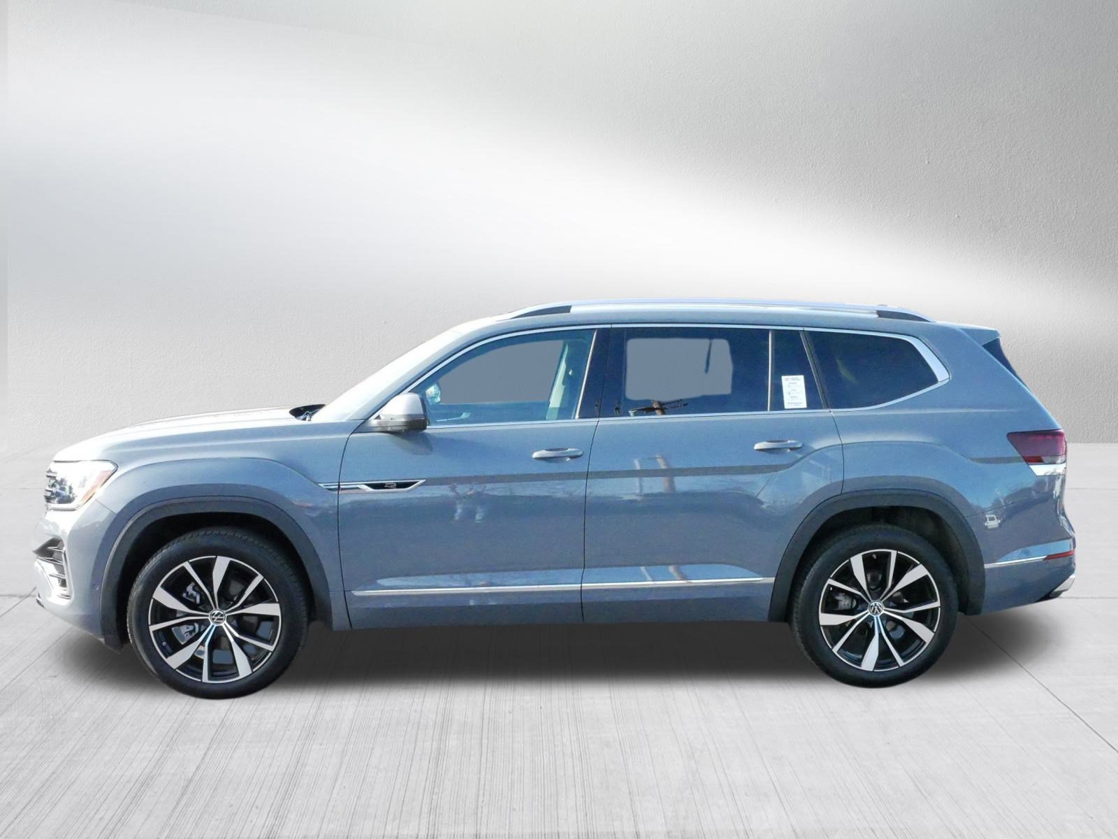 2025 Volkswagen Atlas SEL Premium R-Line photo 2
