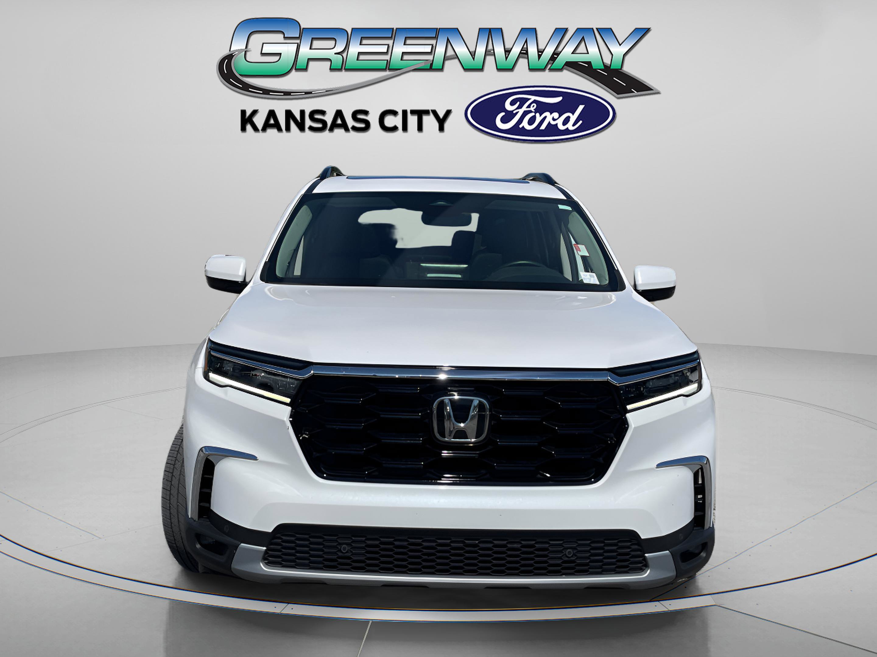 Used 2025 Honda Pilot Touring with VIN 5FNYG1H70SB000705 for sale in Kansas City
