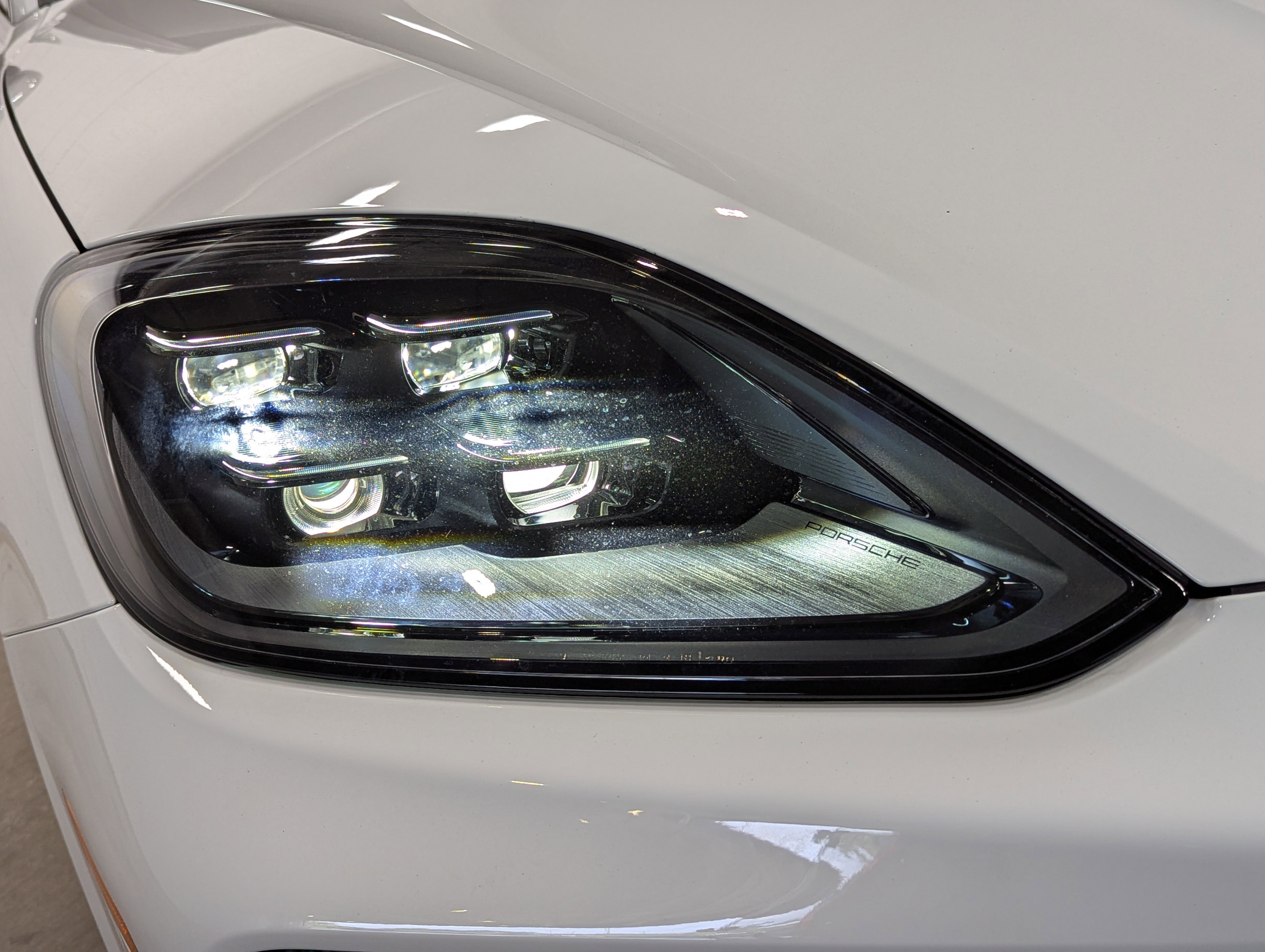 2025 Porsche Cayenne E-Hybrid photo 4