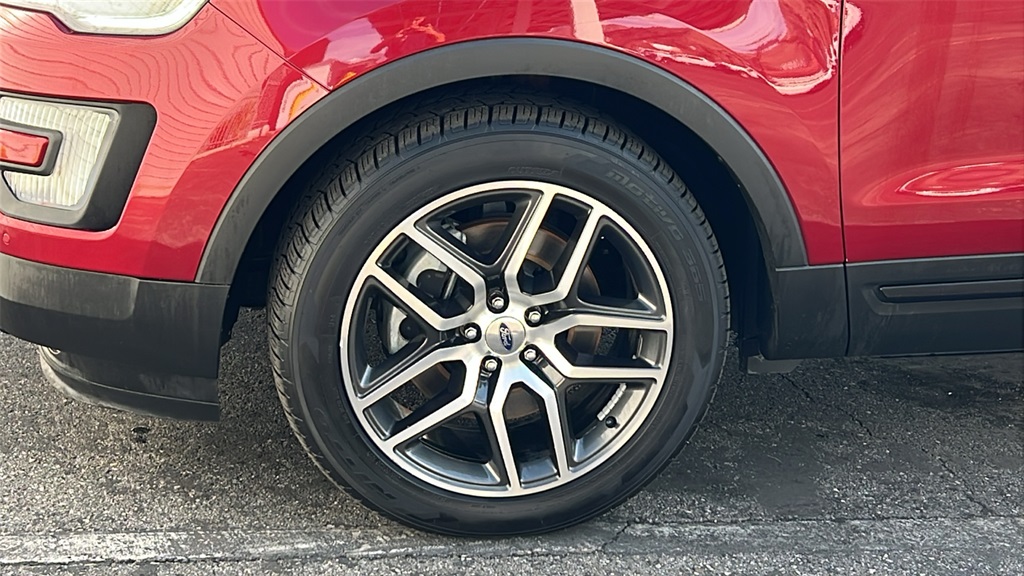 2017 Ford Explorer Sport photo 2