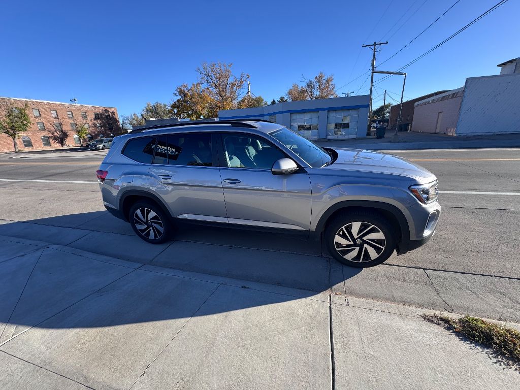 2025 Volkswagen Atlas SE Technology photo 2