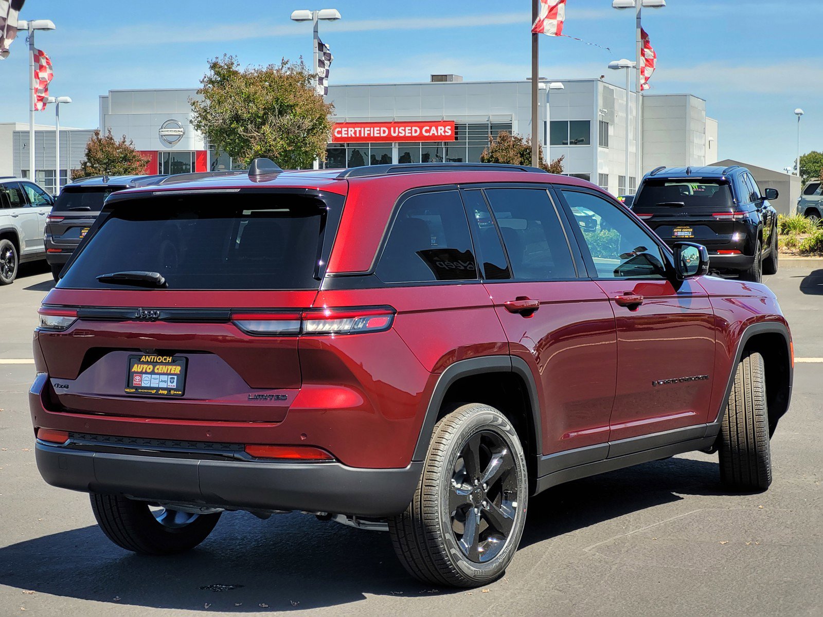 2025 Jeep Grand Cherokee Limited photo 3