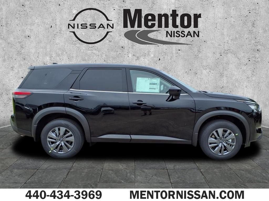 2025 Nissan Pathfinder S photo 2