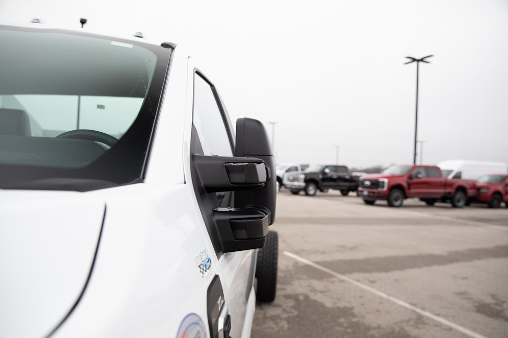 2024 Ford F-550 XL photo 5