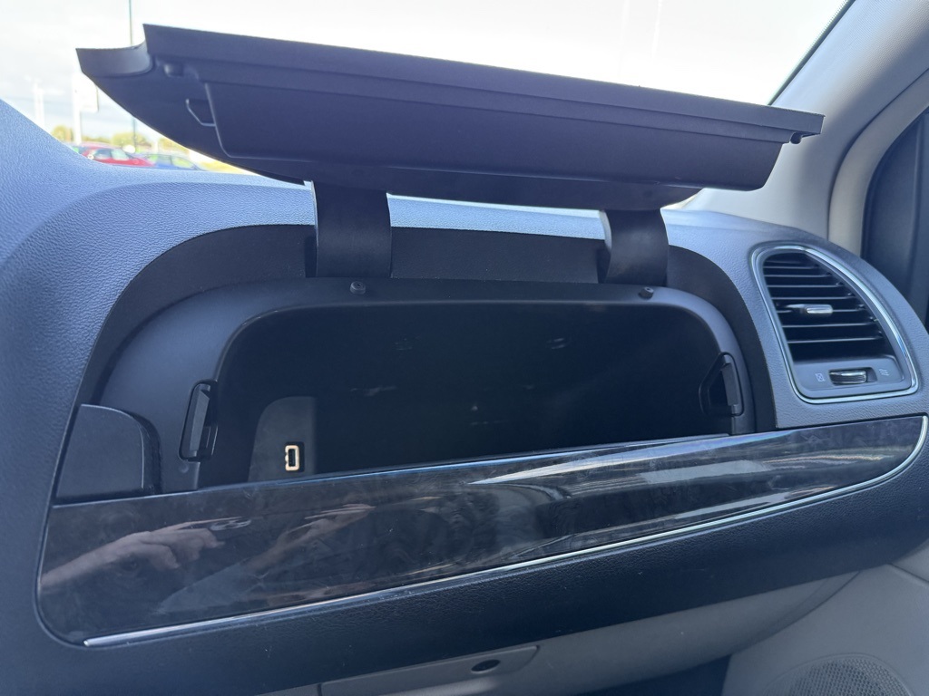 2015 Chrysler Town & Country Touring photo 28