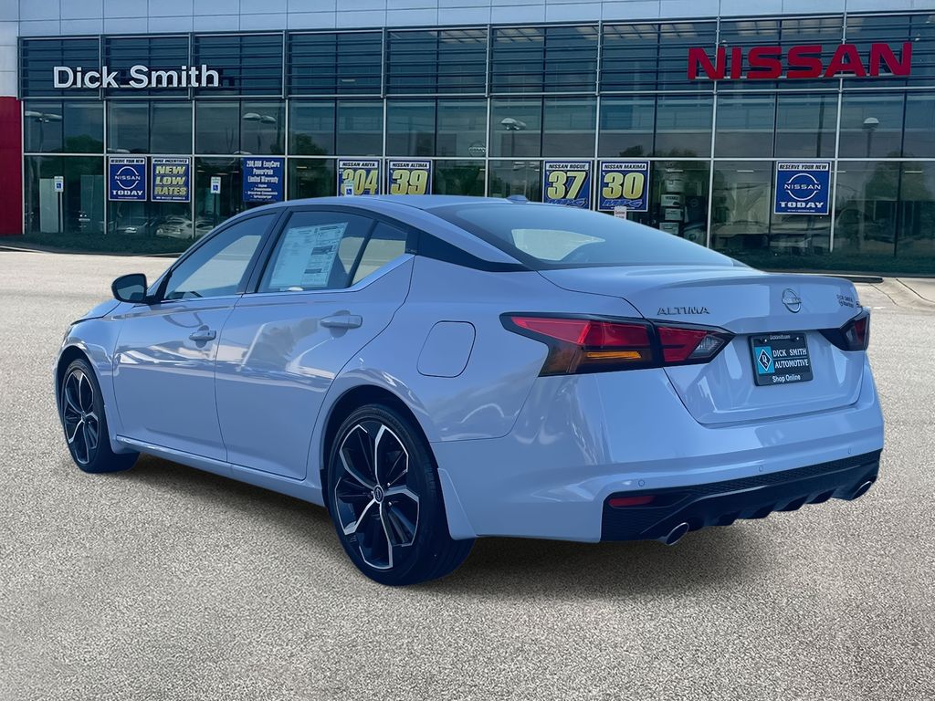 2025 Nissan Altima SR photo 4