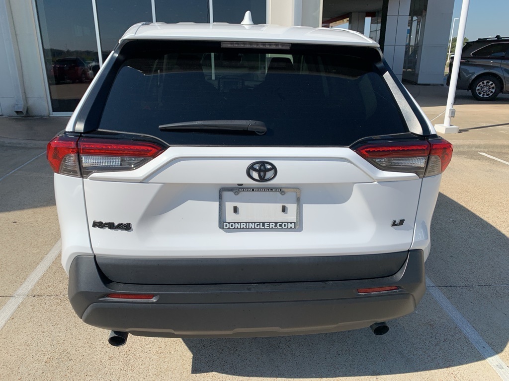 2022 Toyota RAV4 LE photo 3