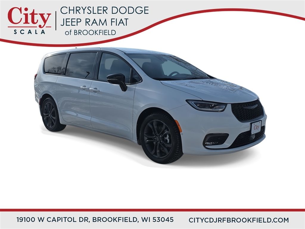 2026 Chrysler Pacifica Select's photo