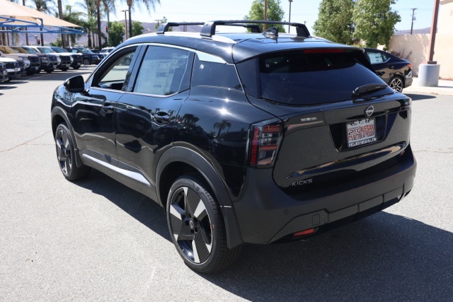 2026 Nissan Kicks SR photo 4