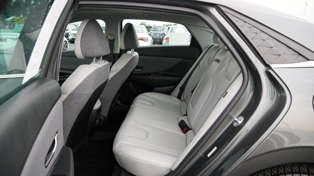 2024 Hyundai Elantra Limited photo 13