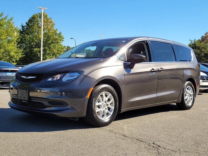 2023 Chrysler Voyager LX photo 3