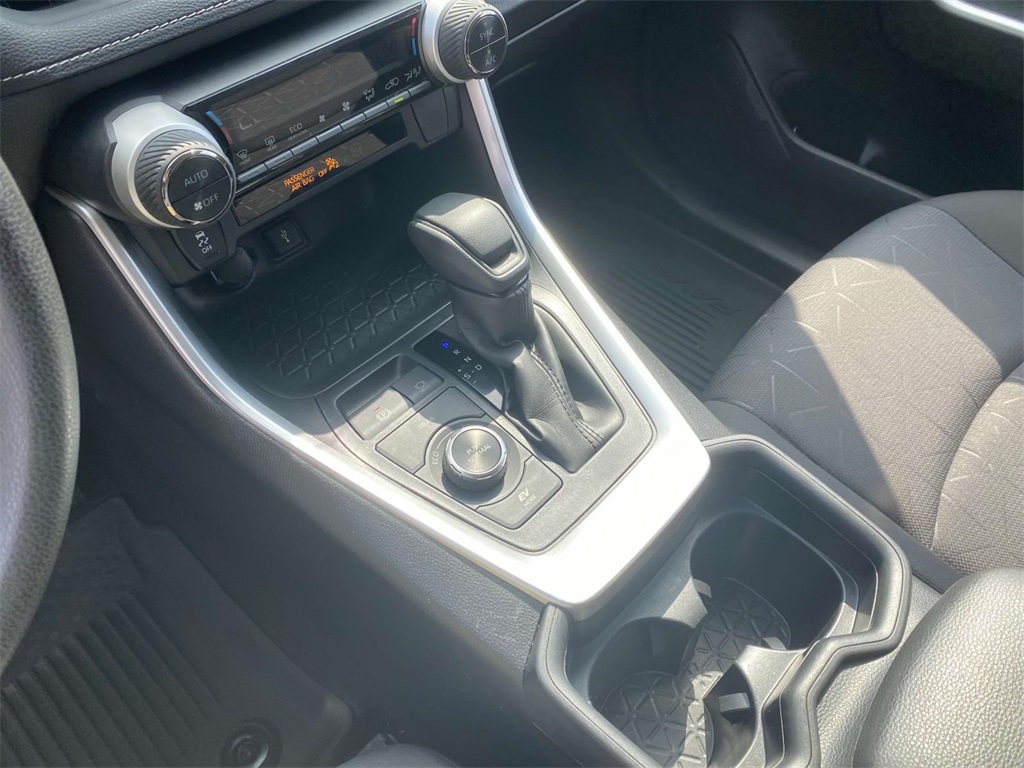 2021 Toyota RAV4 Hybrid XLE photo 18
