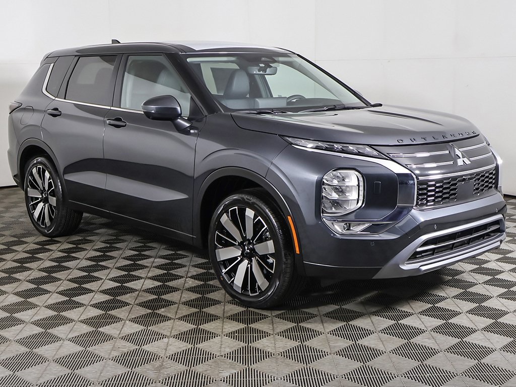 2025 Mitsubishi Outlander SE photo 2