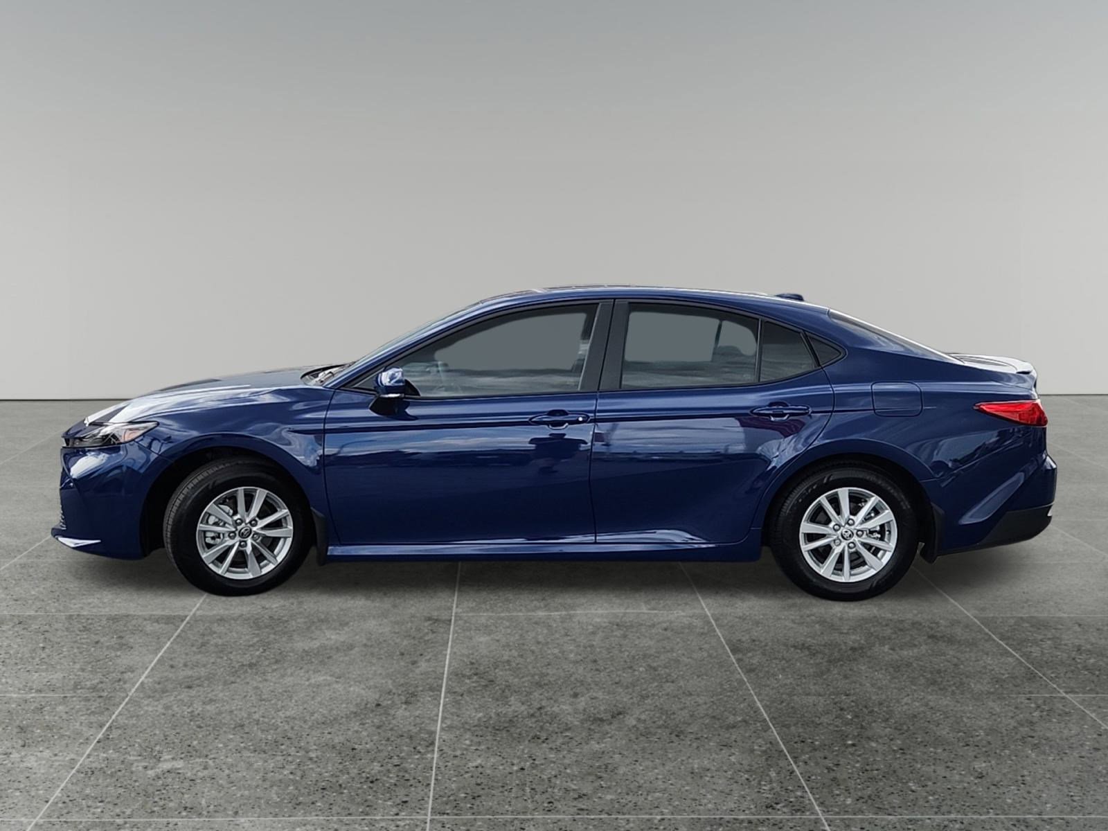 2025 Toyota Camry LE photo 4