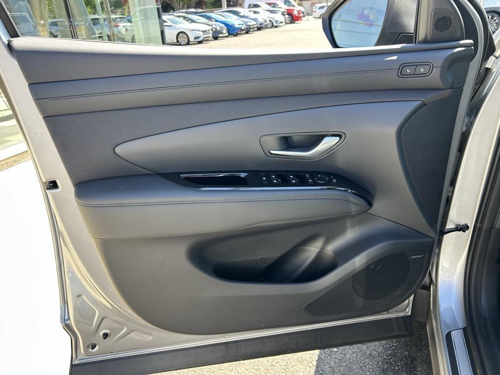 2025 Hyundai Tucson Hybrid Limited photo 8