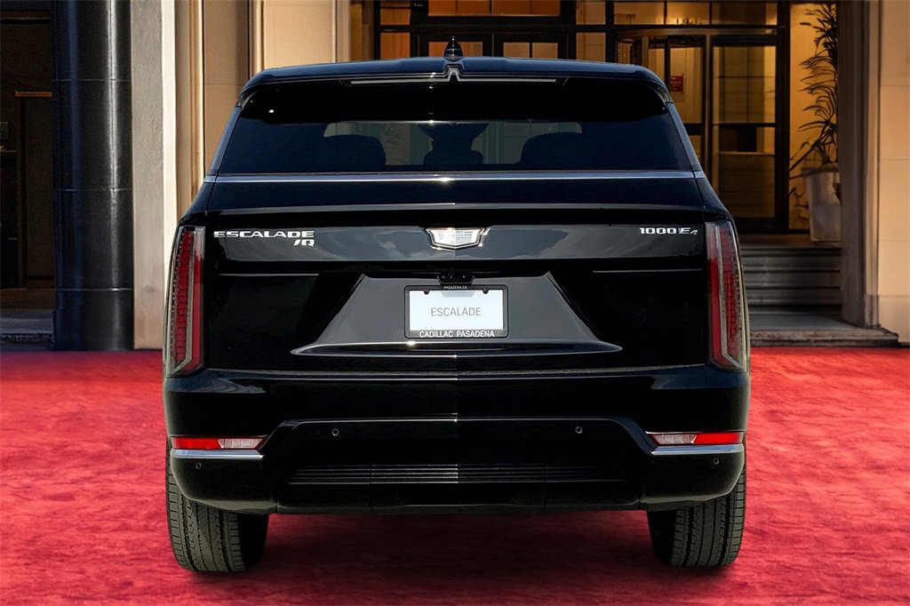 2025 Cadillac Escalade IQ Luxury photo 5