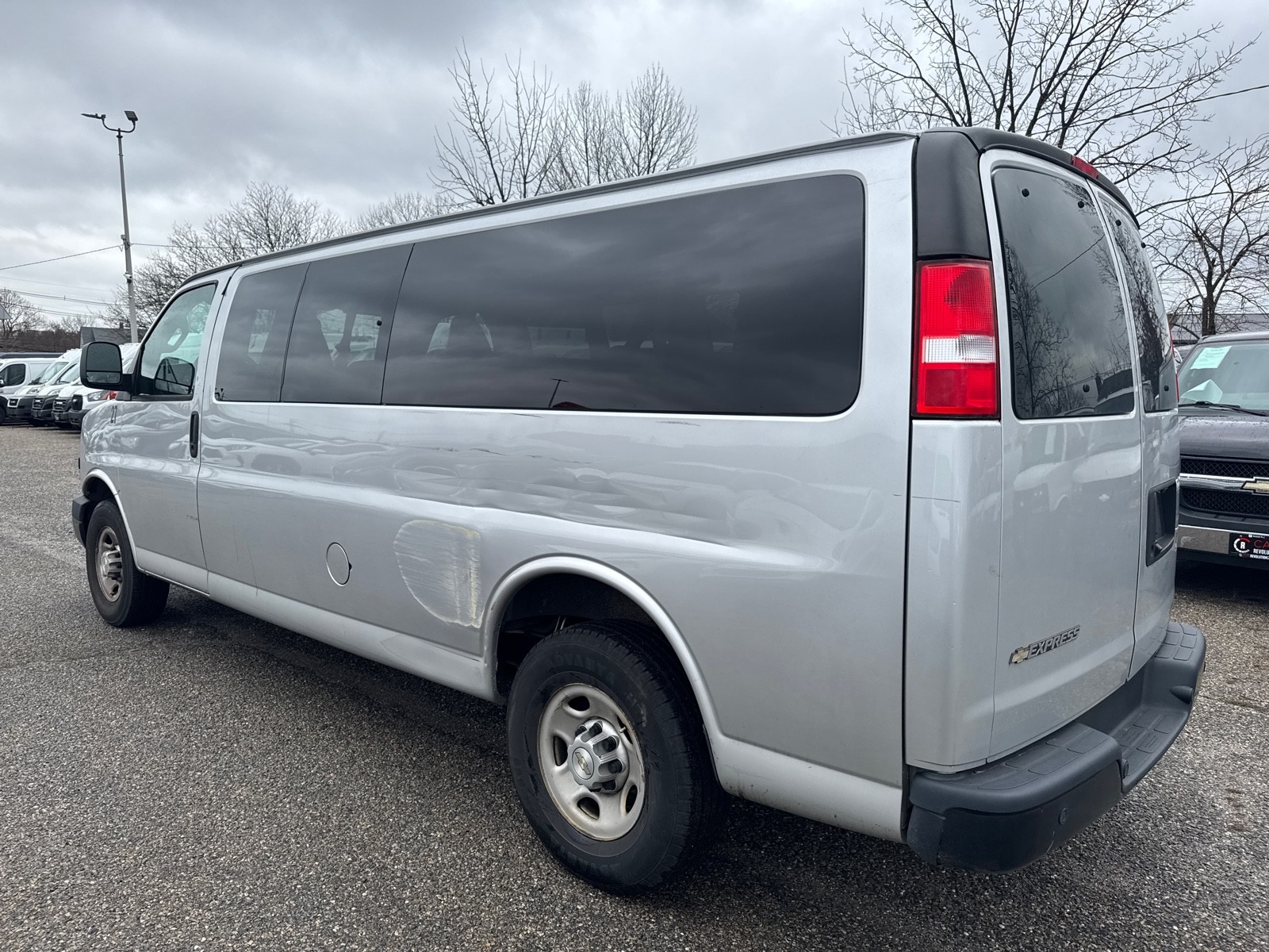 2020 Chevrolet Express Passenger LS 3500 photo 4