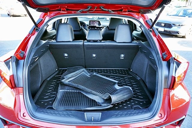 Used 2022 Red Toyota XLE image 12