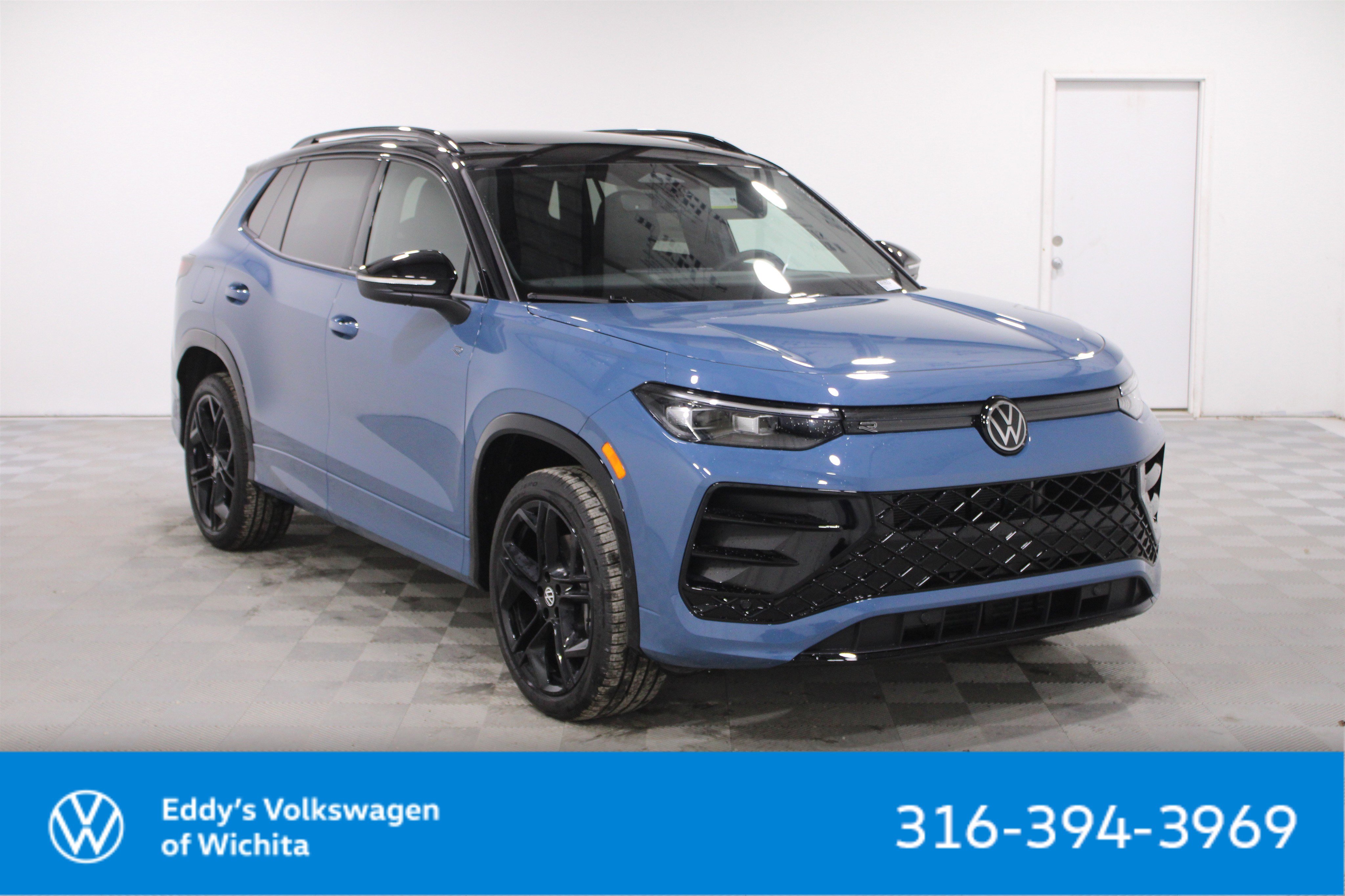 2026 Volkswagen Tiguan SE R-LINE BLACK's photo