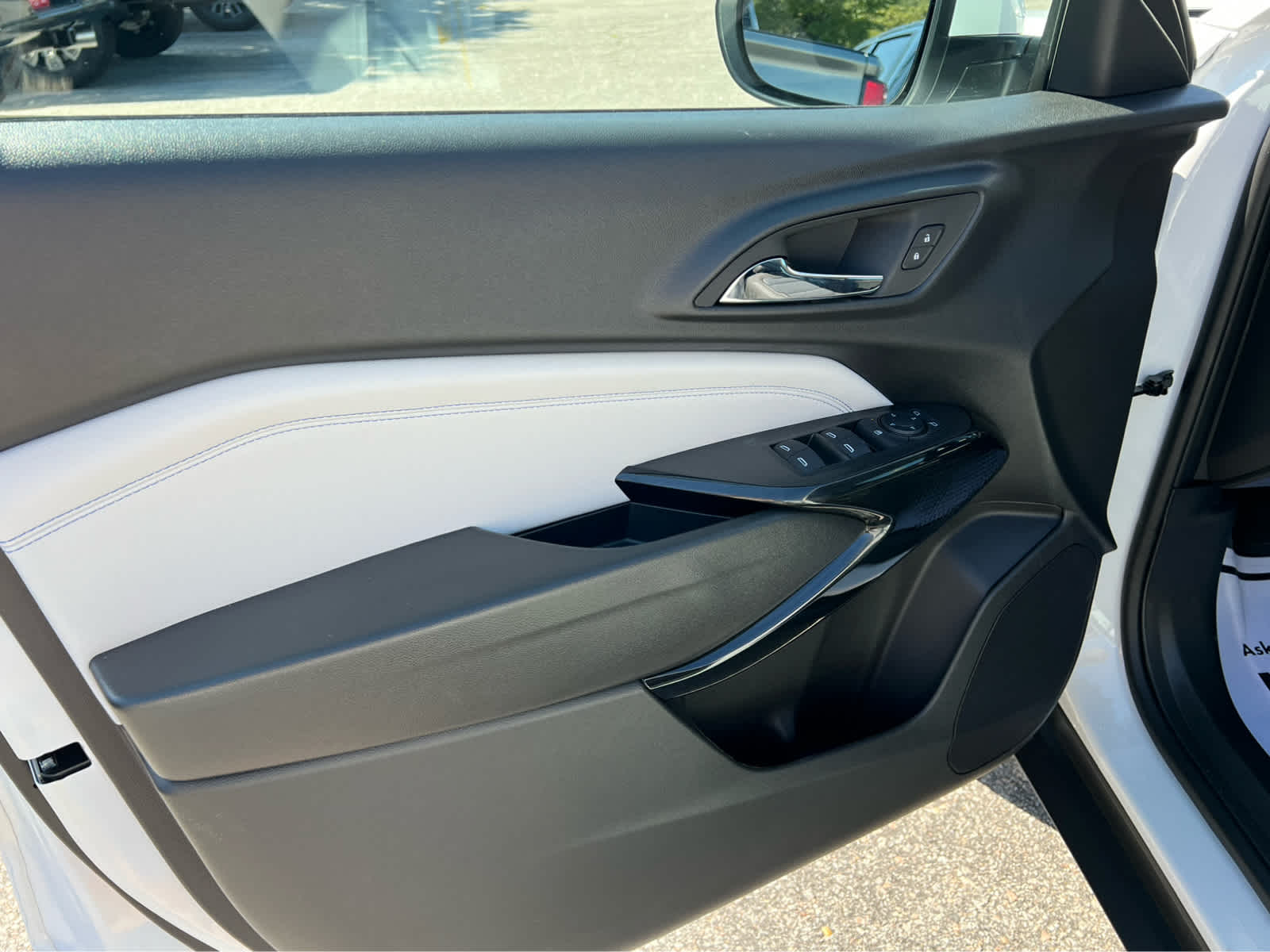 2025 Chevrolet Trax photo 7