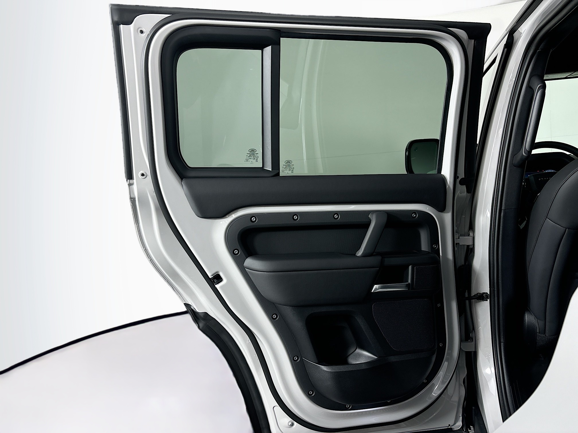 2026 Land Rover Defender 110 S photo 22