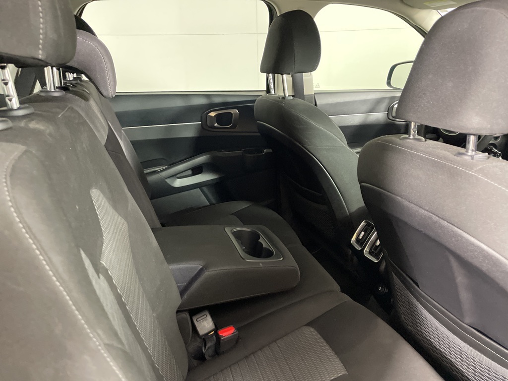 2022 Kia Sorento LX photo 8