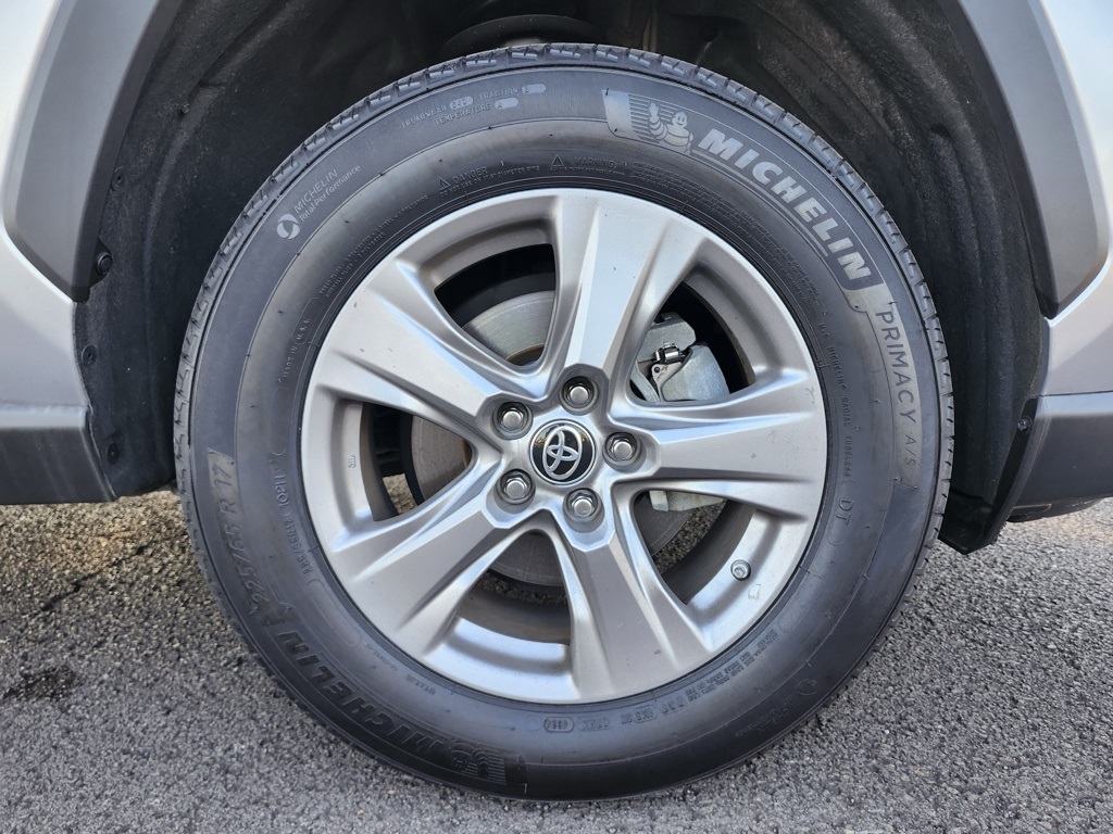 2023 Toyota RAV4 Hybrid LE photo 25