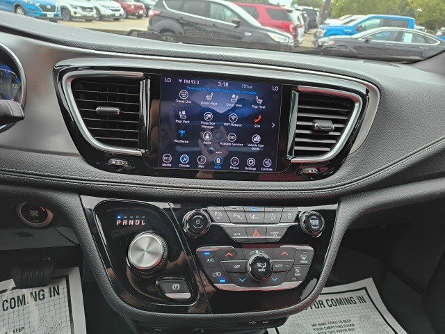 2020 Chrysler Pacifica Red photo 23