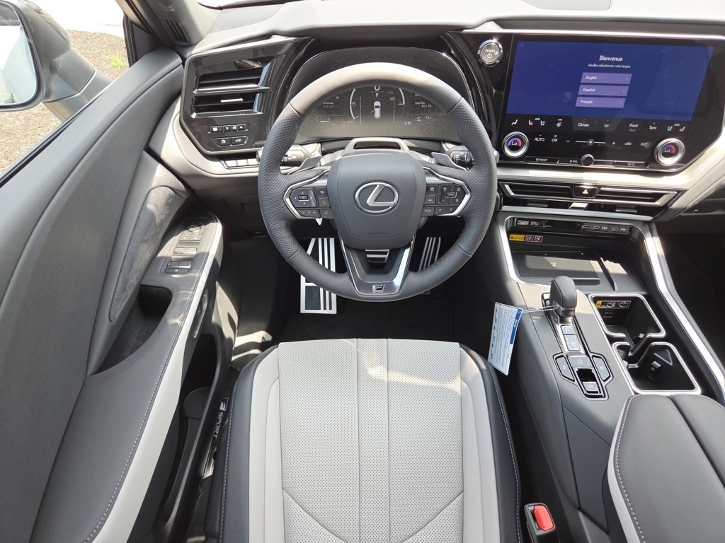 2025 Lexus TX 500h F SPORT Performance Premium photo 3