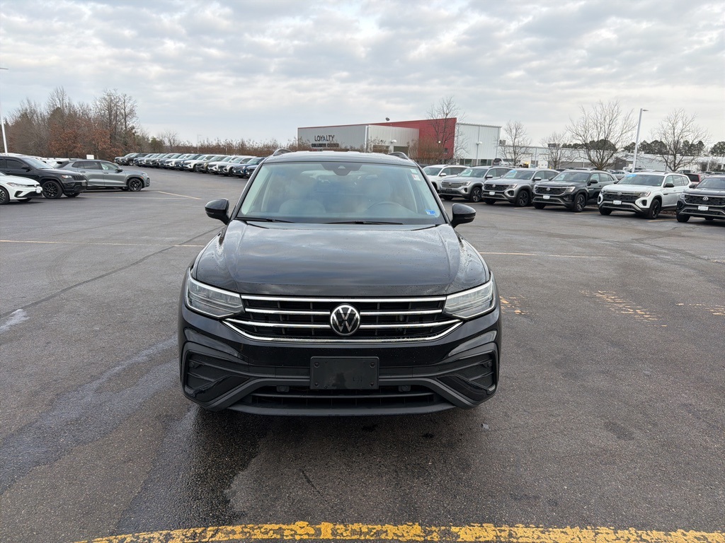 2023 Volkswagen Tiguan S's photo