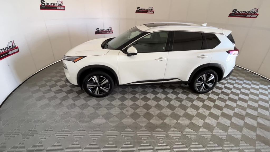 2023 Nissan Rogue SL photo 3