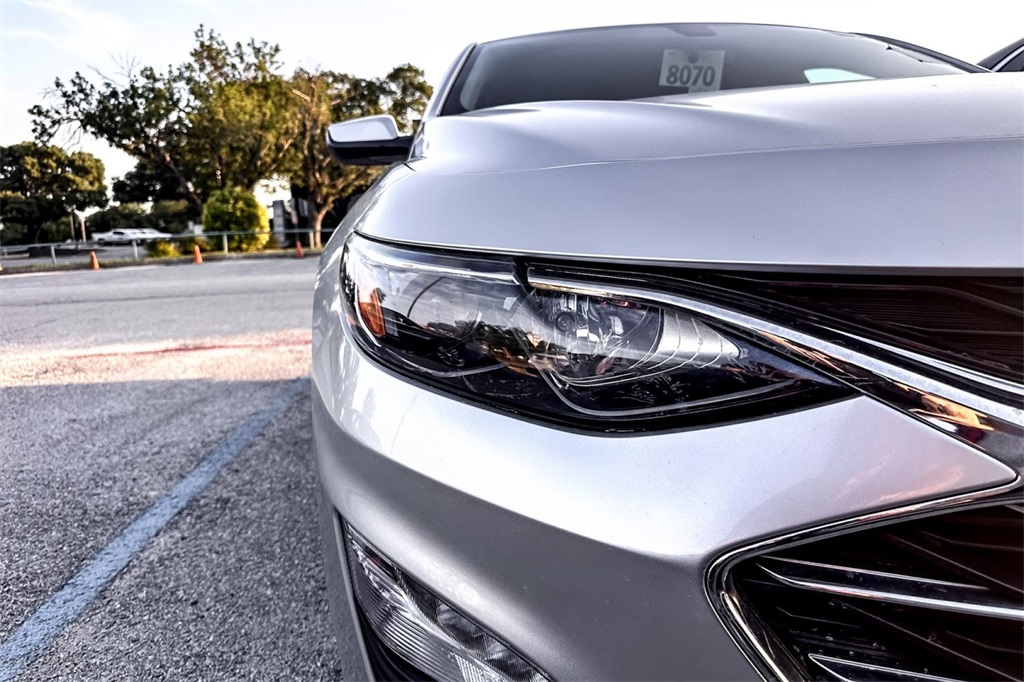 2022 Chevrolet Malibu 1LT photo 3