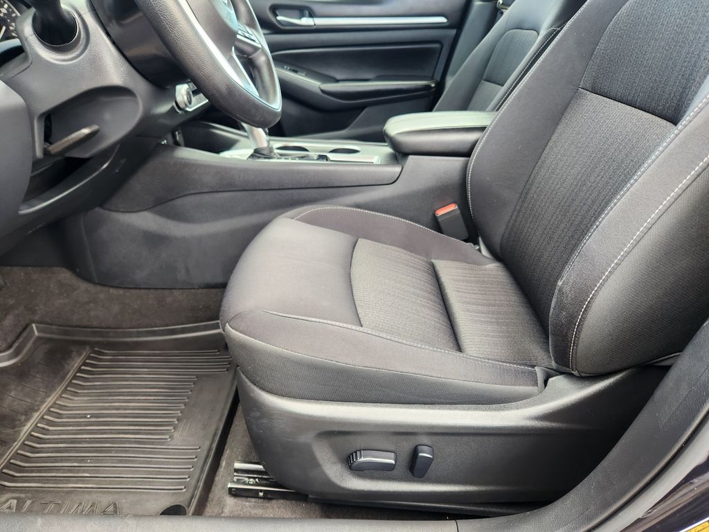 2022 Nissan Altima 2.5 SV photo 12