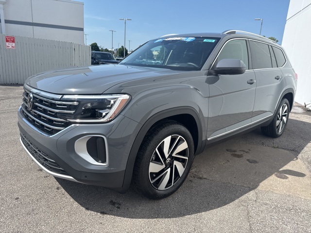 2025 Volkswagen Atlas SEL photo 10
