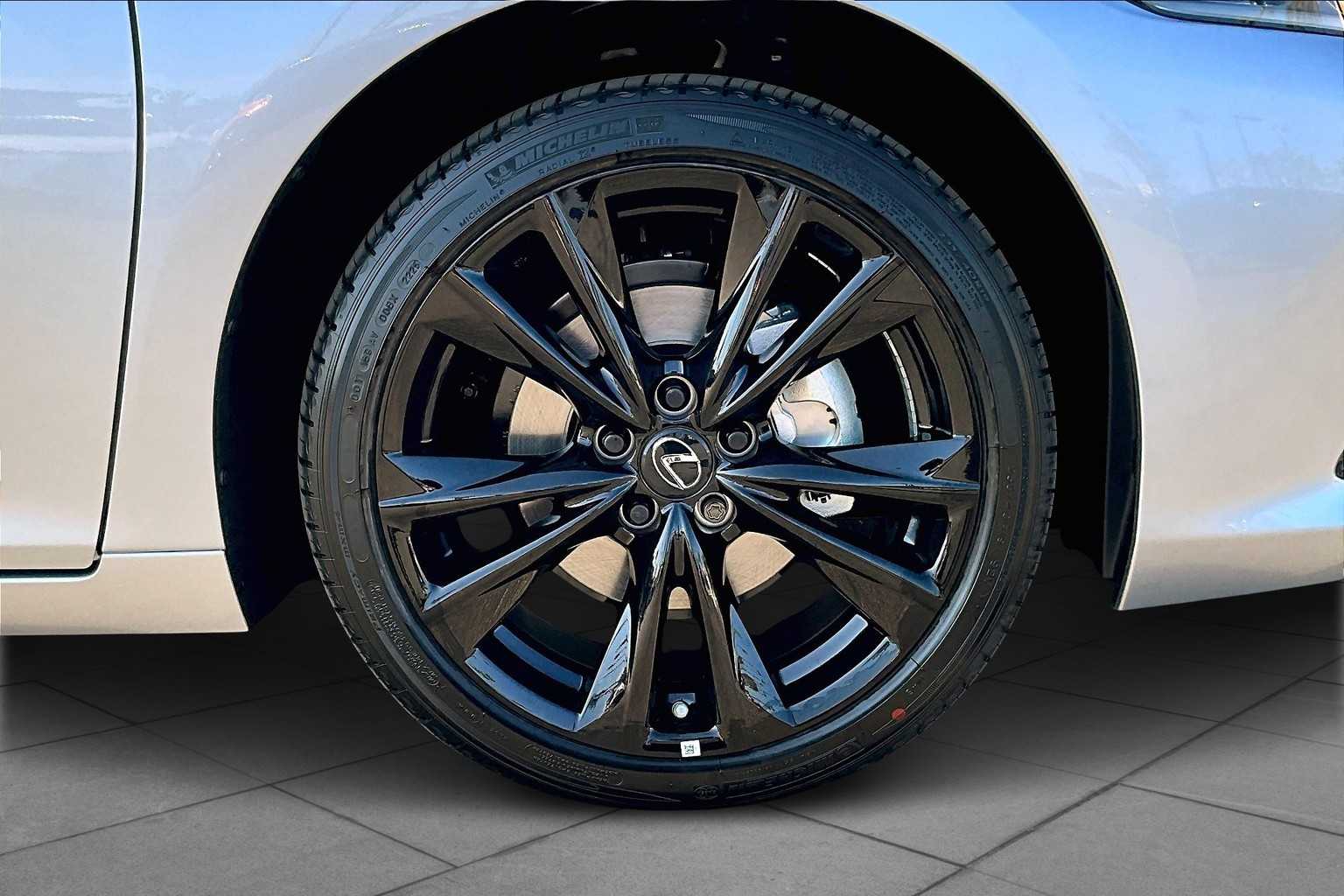 2025 Lexus ES 300h F SPORT Handling photo 8