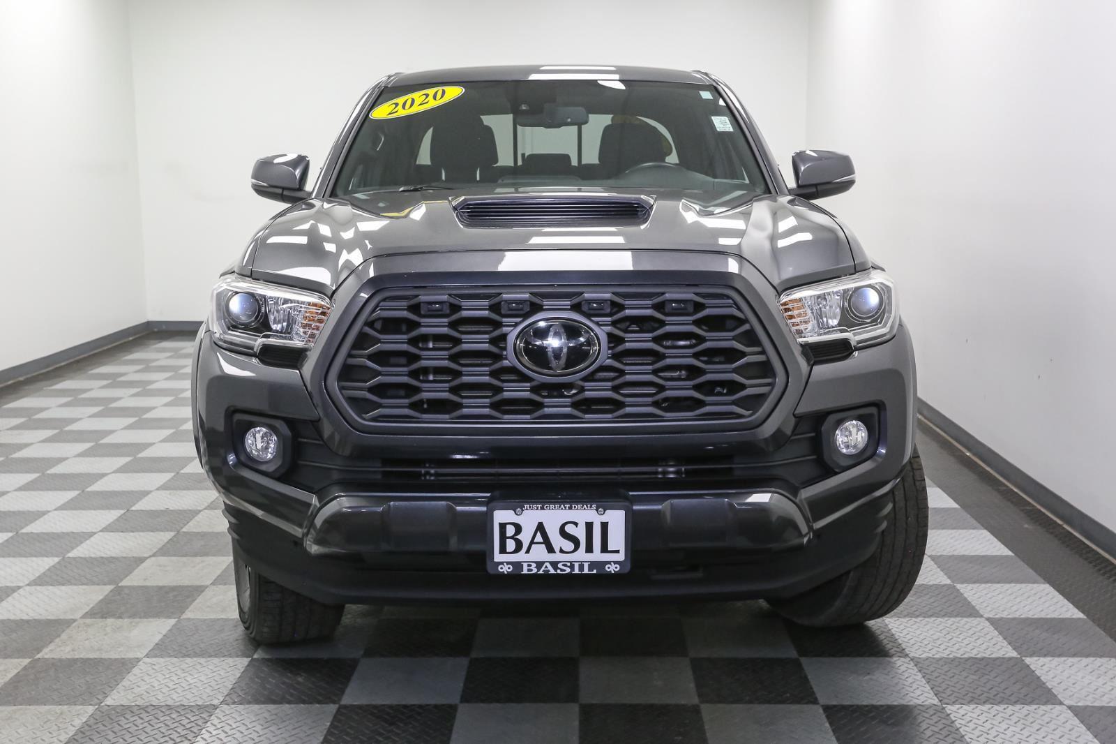 2020 Toyota Tacoma TRD Sport photo 3