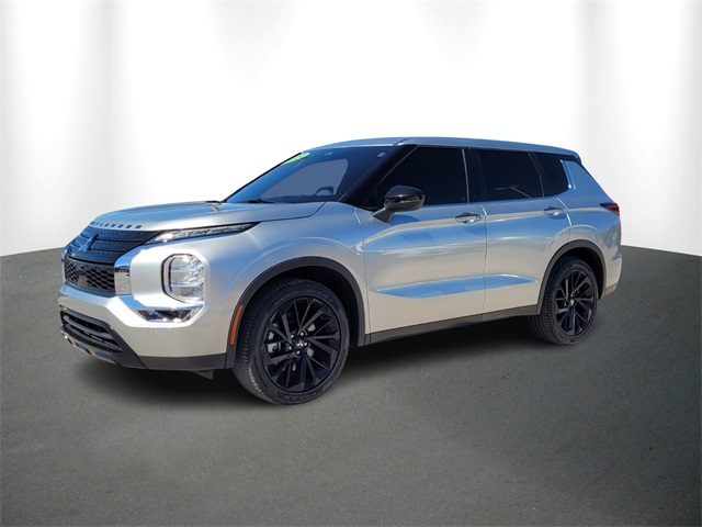 2022 Mitsubishi Outlander SE photo 2