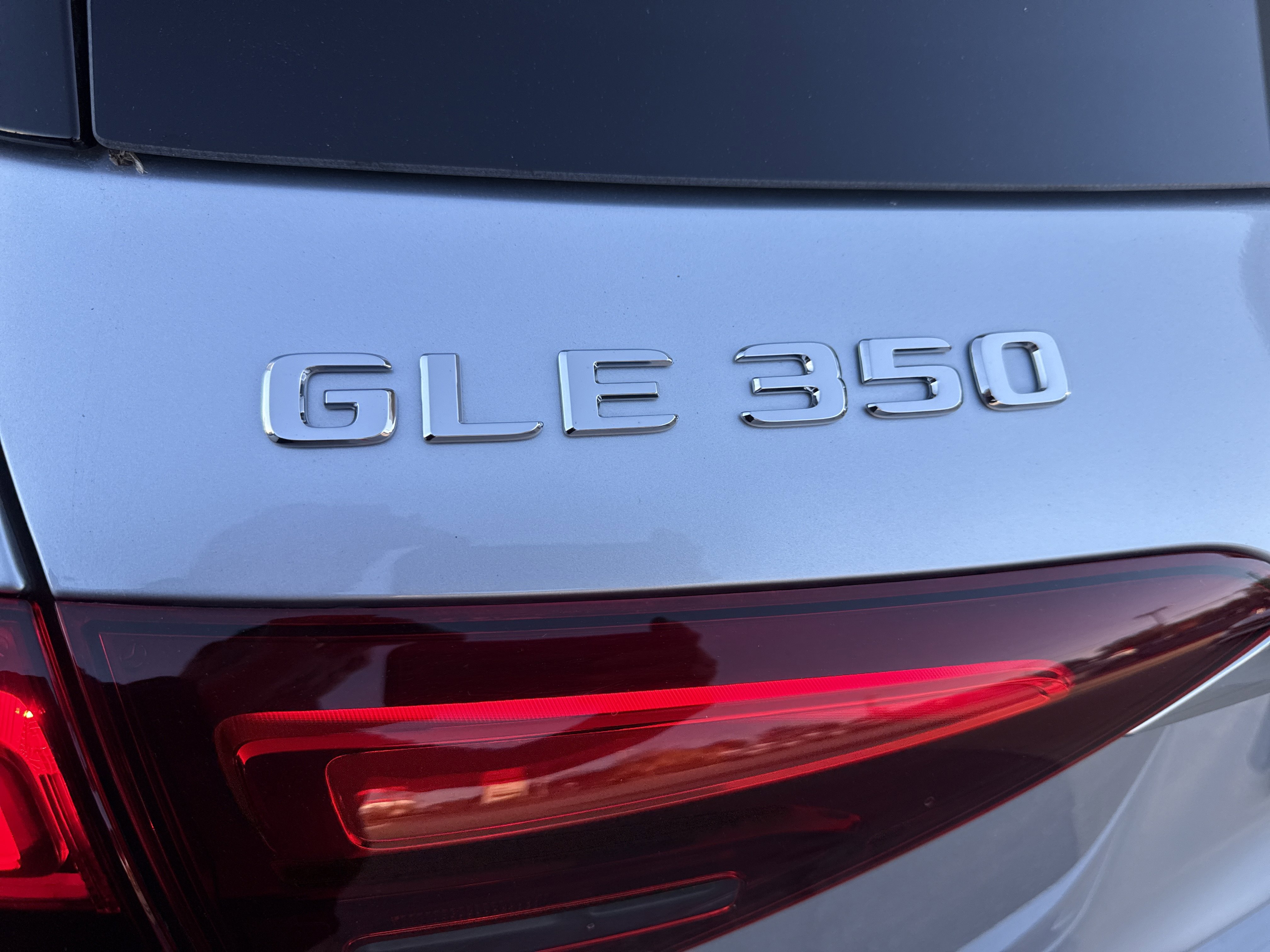 2025 Mercedes Benz GLE 350 4MATIC photo 2