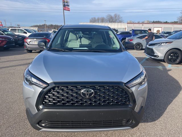 2023 Toyota Corolla Cross L photo 2