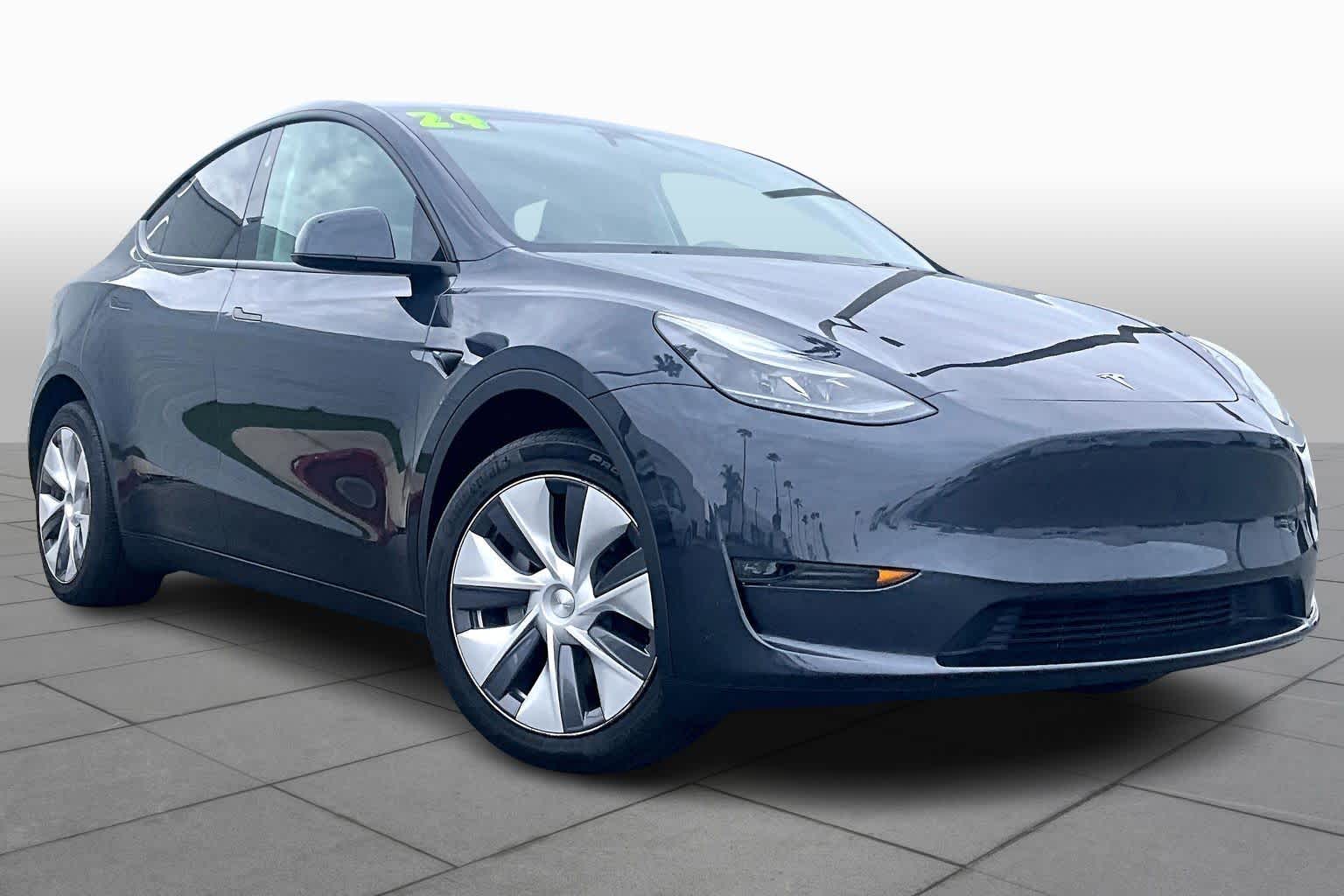 Used 2024 Tesla Model Y Long Range with VIN 7SAYGDEE9RA248563 for sale in Tustin, CA