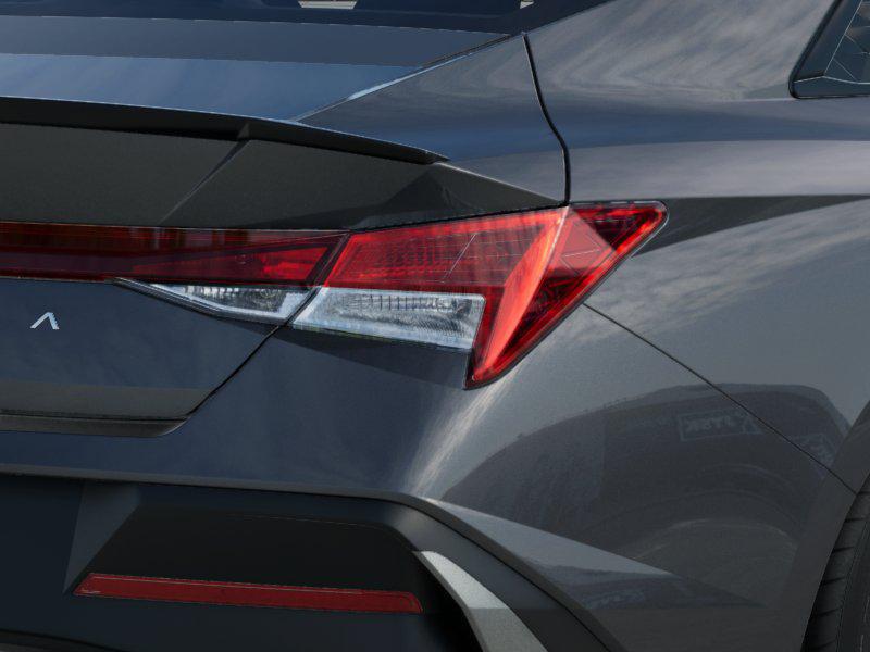 2025 Hyundai Elantra SEL Sport photo 9