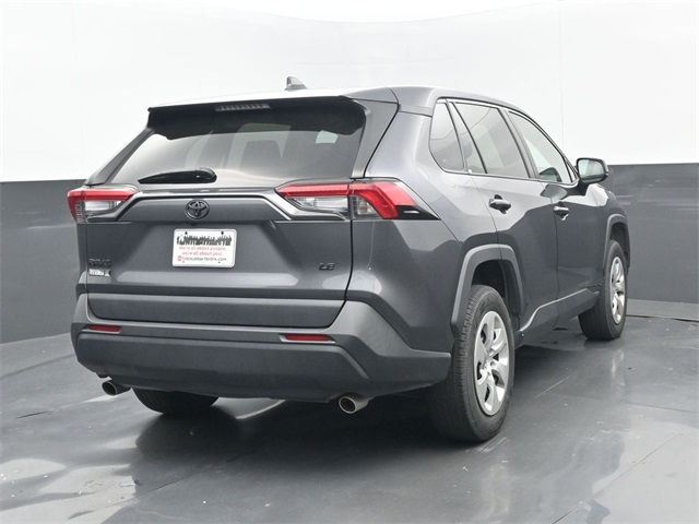 2023 Toyota RAV4 LE photo 5