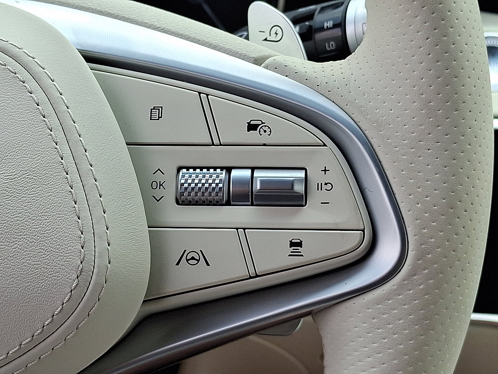 2025 Genesis Electrified GV70 Advanced photo 24