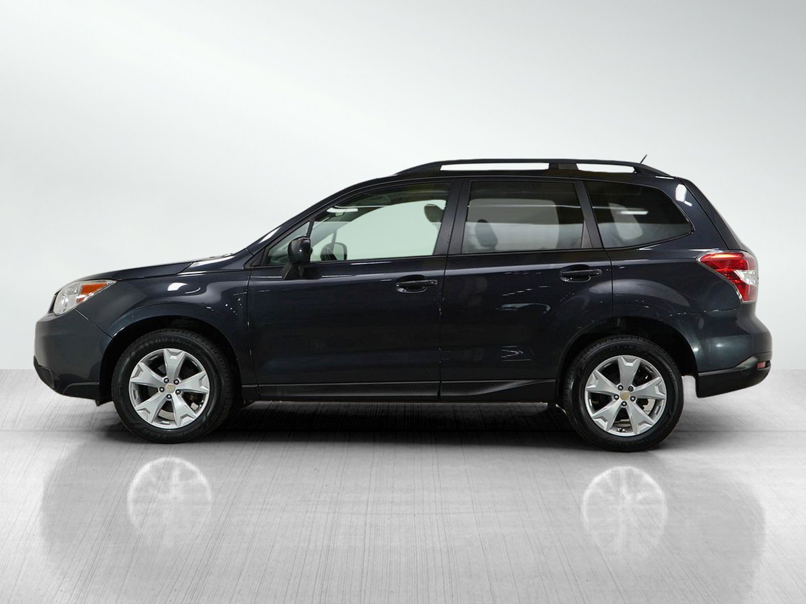 Used 2015 Subaru Forester i Premium with VIN JF2SJADC2FH474432 for sale in Burnsville, Minnesota