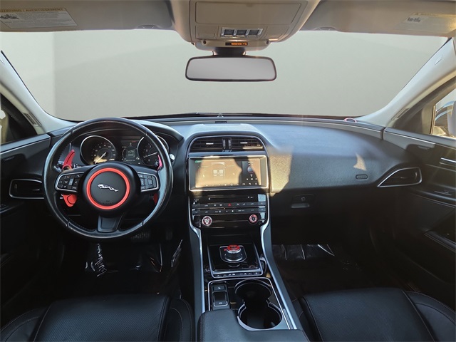 2017 Jaguar XE Prestige photo 2